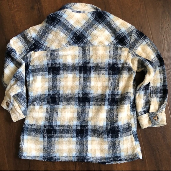 NWOT Soft plaid oversize sherpa shacket w/pockets LARGE - Picture 5 of 9